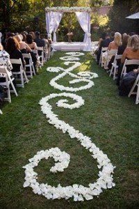 aisle_art_rose_petals_lawn_wedding